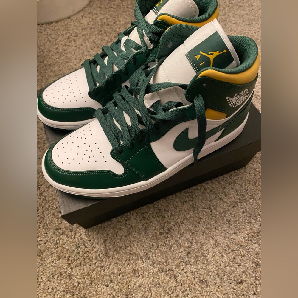 Air Jordan 1 Mid